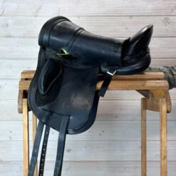 Used Schleese HK Dressage Saddle 17.5/MW -Horse Supplies Store 327 L Flap 71549.1684874704